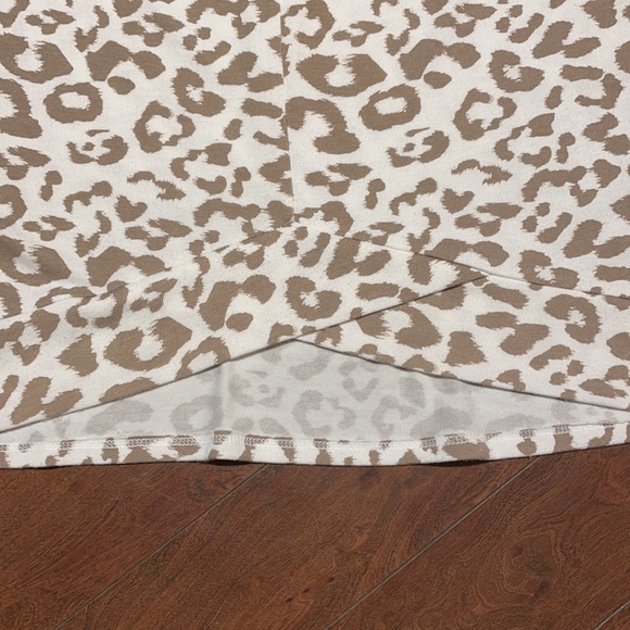 BRAND NEW Leopard Print Keyhole Back Long Sleeve - Picture 6 of 7